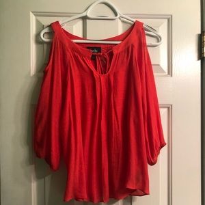 Open shoulder cute top